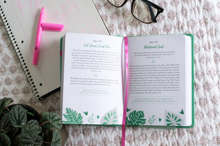 Flourish: Daily Devotions for Teen Girls
