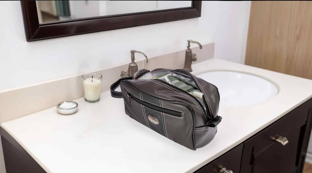 Georgia Bulldogs Men's Toiletry Dopp Bag Brown-BULLDOG