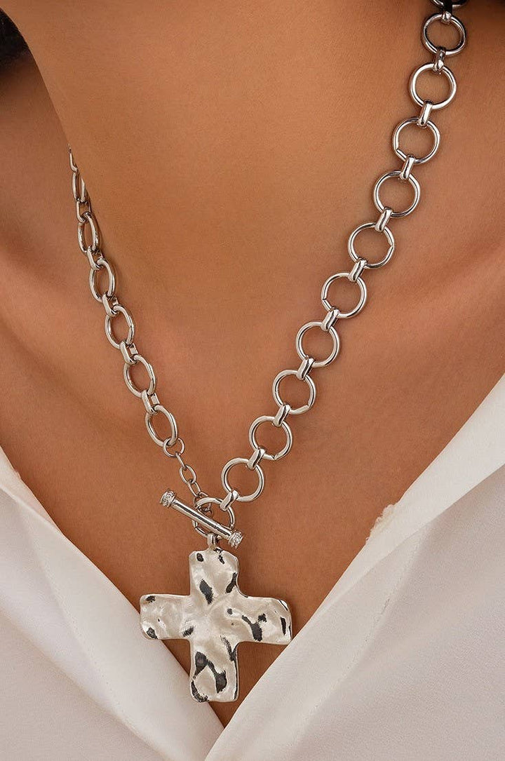 JOSSLYN-NOTABLE HAMMERED CROSS FRONT TOGGLE NECKLACE | 40NK9474