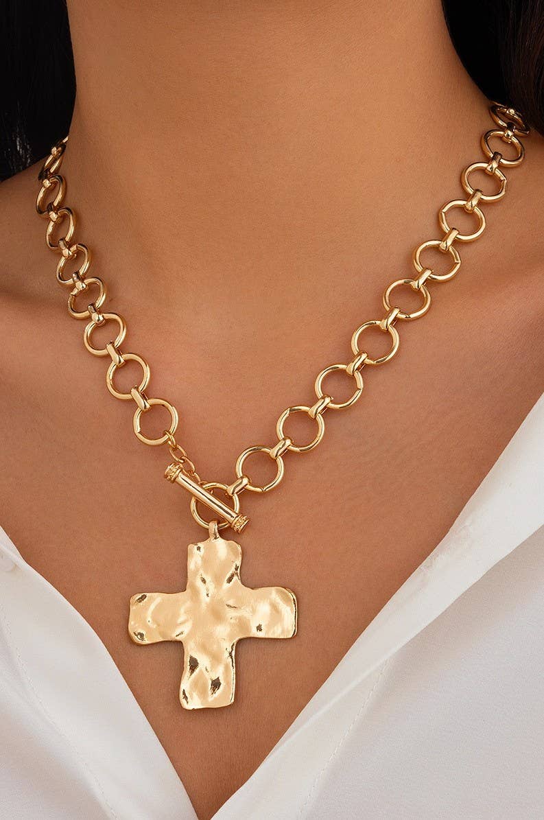 JOSSLYN-NOTABLE HAMMERED CROSS FRONT TOGGLE NECKLACE | 40NK9474