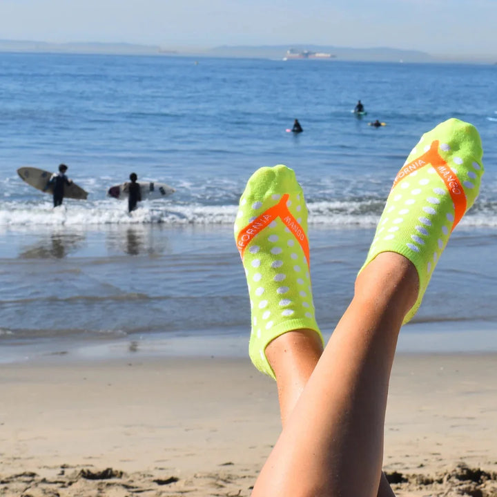 California Mango Dreaming Foot Spa Kit- Mend Balm 4oz With 1 Pair Cali Cute Flip Flop Socks