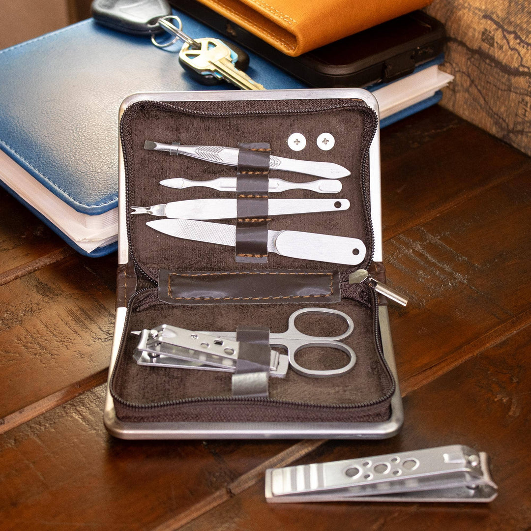 Georgia Bulldogs Manicure Grooming Set.