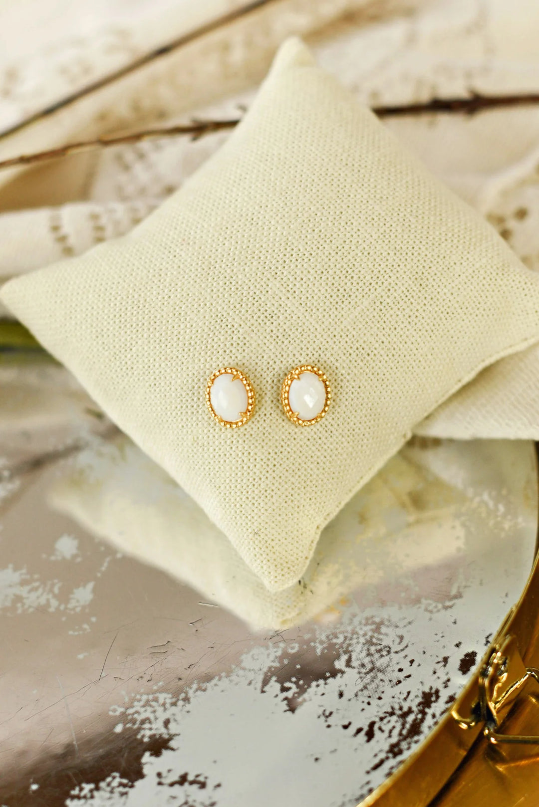 TJD Mallory Stud Earrings- Pearl